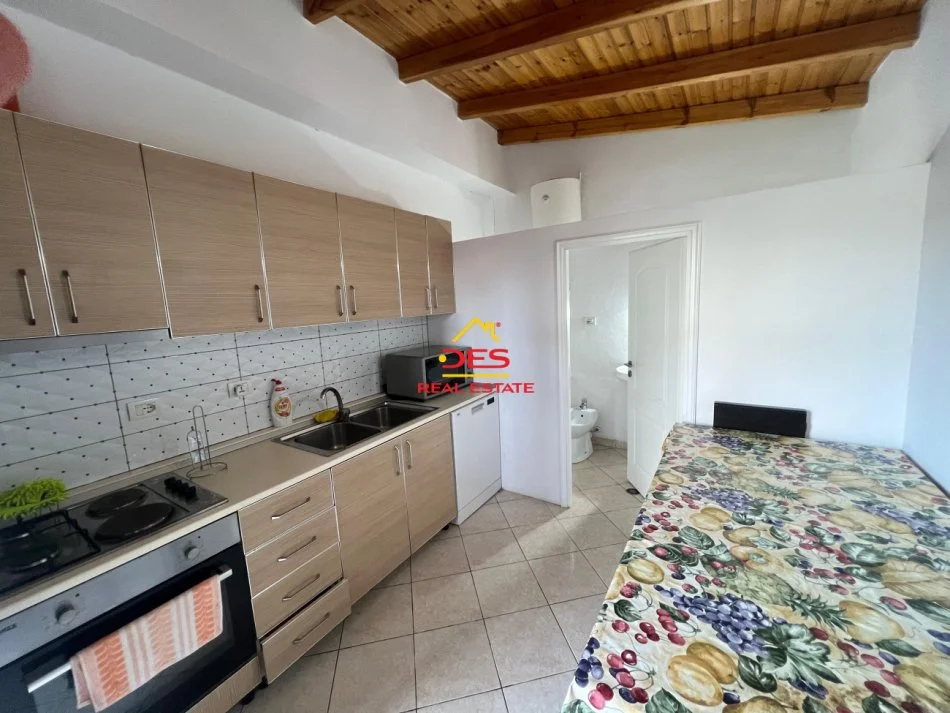 Vlore, jepet me qera shtepi 2+1+Ballkon Kati 0, 120 m² 300 € (Rruga Sazani)