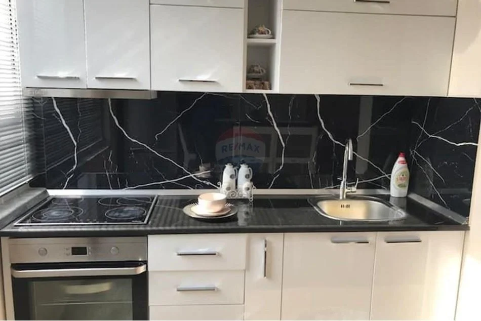 Tirane, jepet me qera , 60 m² 700 € (Rruga e Barikadave)