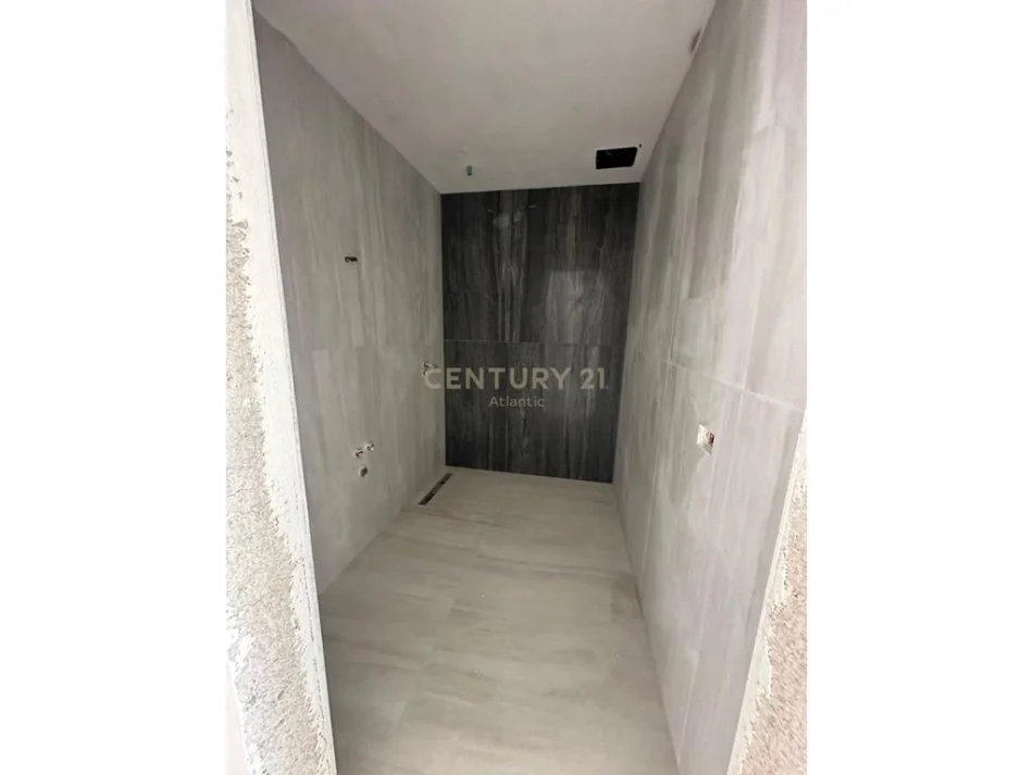 Tirane, shes apartament 2+1 Kati 1, 89 m² 223.475 € (sarande)