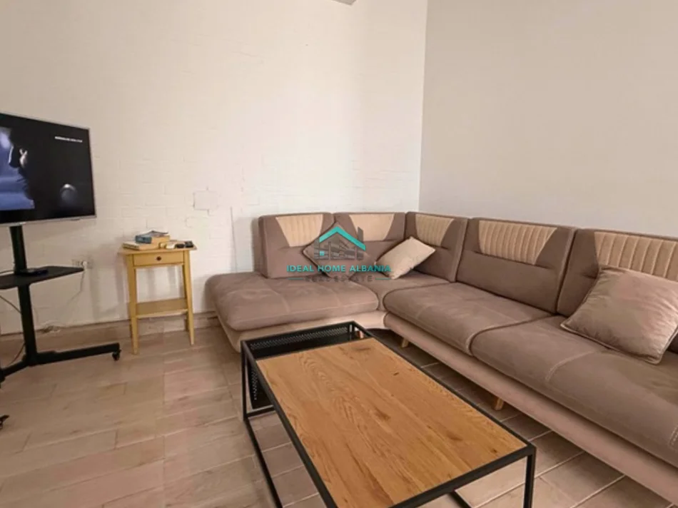 Vlore, jepet me qera apartament 1+1+Ballkon Kati 2, 70 m² 500 € (uje i ftohte vlore)