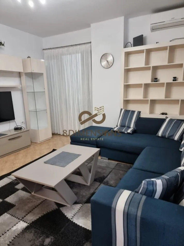 Tirane, jepet me qera apartament 1+1+Ballkon Kati 5, 63 m² 400 € (Pallatet Cabej)