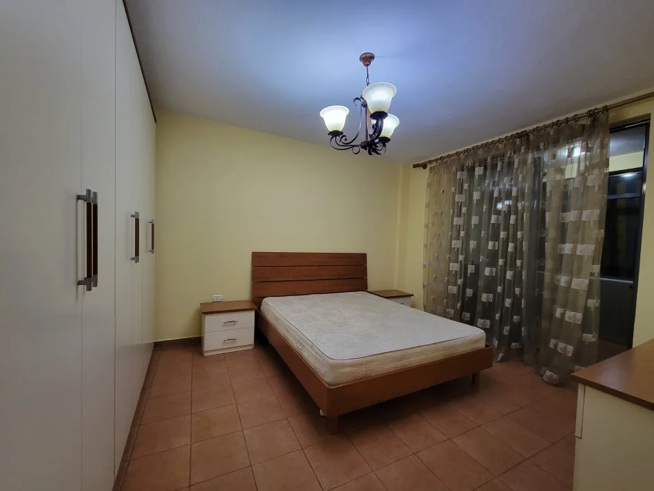 Tirane, jepet me qera apartament 1+1+Ballkon Kati 6, 63 m² 550 € 