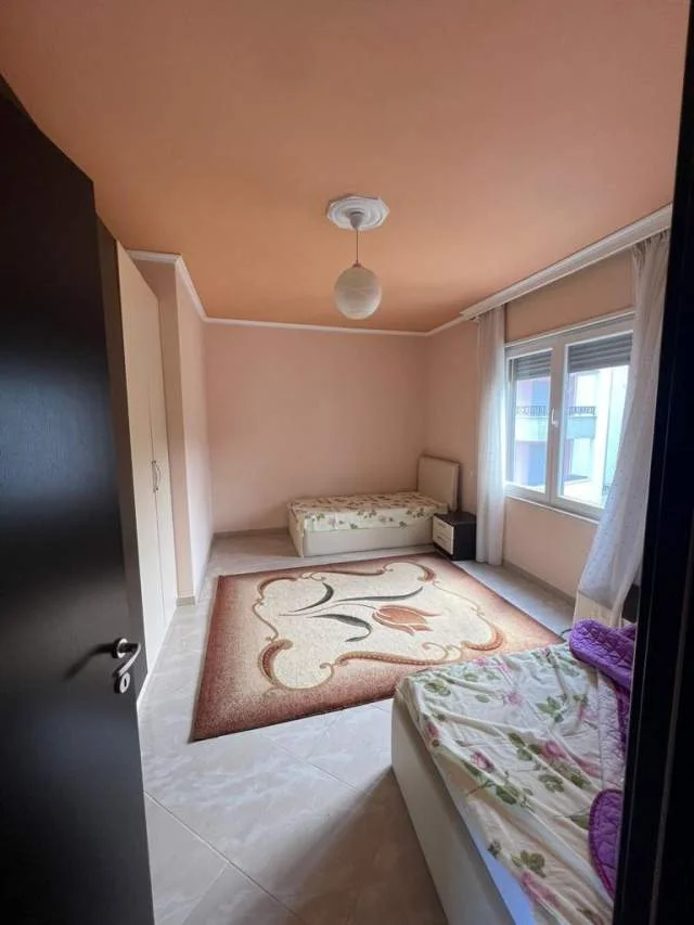 Tirane, jepet me qera apartament 2+1+BLK Kati 4, 100 m² 500 Euro (kopshti botanik)