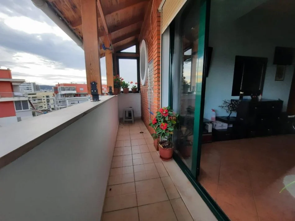 Tirane, jepet me qera apartament 2+1+Ballkon Kati 7, 120 m² 600 € 