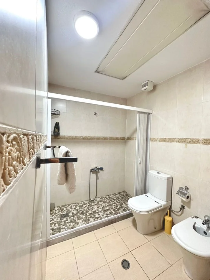 Tirane, jepet me qera apartament 2+1+Aneks+Ballkon Kati 5, 90 m² 800 € 