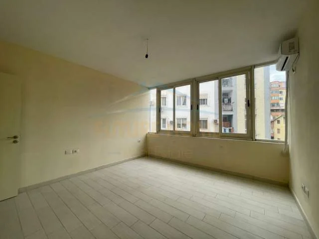 Tirane, jepet me qera ambjent biznesi Kati 2, 142 m² 900 Euro (Rruga Tefta Tashko)