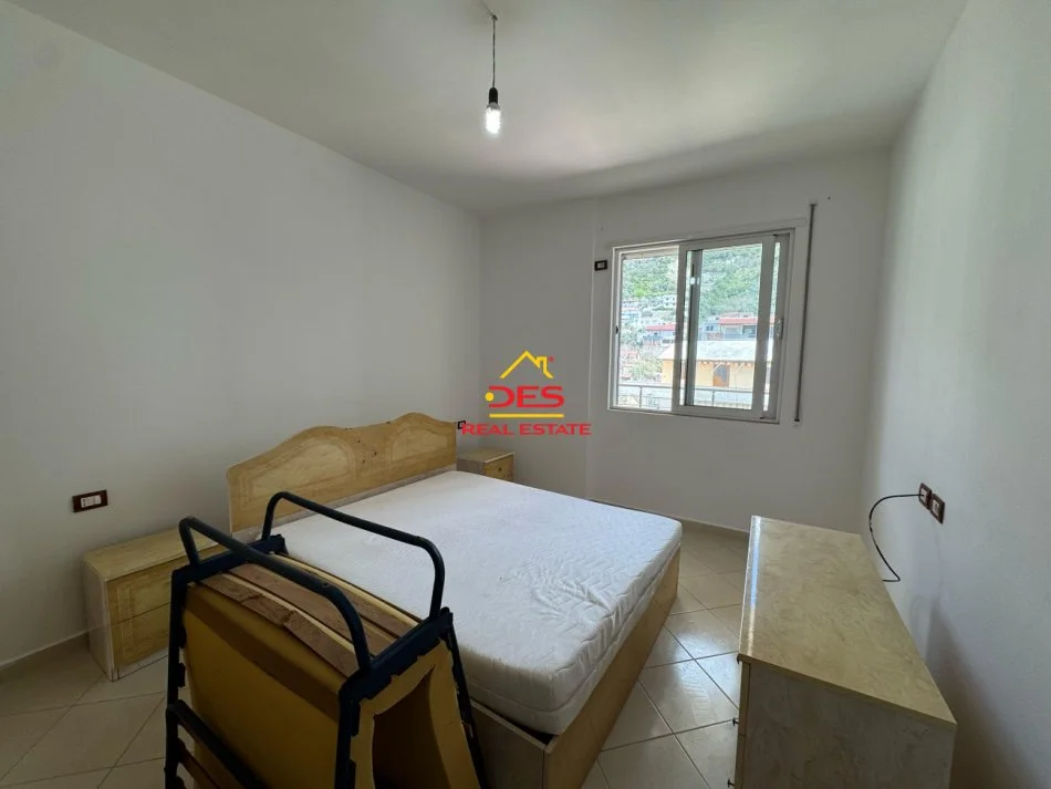 Vlore, jepet me qera apartament 1+1+Ballkon Kati 2, 70 m² 250 € (Rruga Çamëria)
