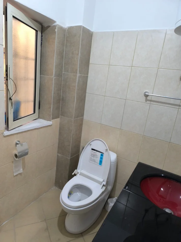 Durres, jepet me qera apartament 1+1+Ballkon Kati 1, 300 € (Shkemi i Kavajes)