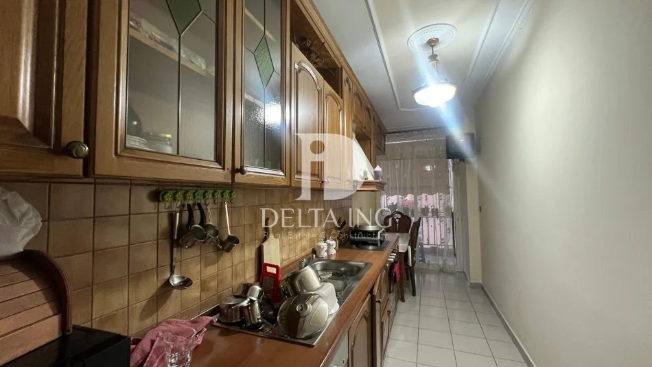 Tirane, shitet 3+1 Kati 4, 144 m² 289.000 € (Komuna Parisit)