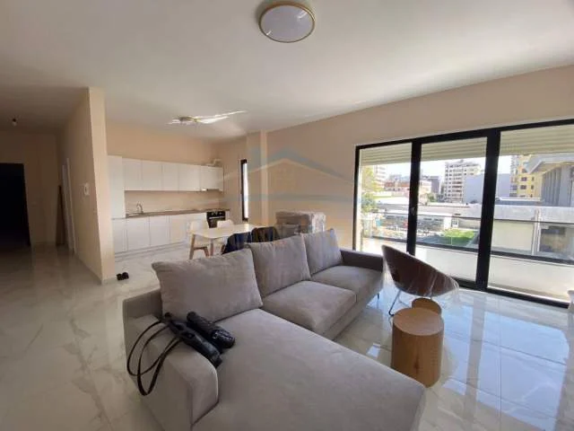 Durres, jepet me qera apartament 2+1+BLK Kati 4, 140 m² 900 Euro (Vollga)