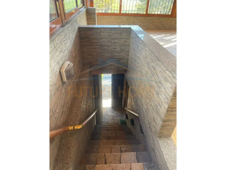 Durres, jepet me qera bar-kafe Kati 2, 70 m² 500 € (Stadiumi, Durres)