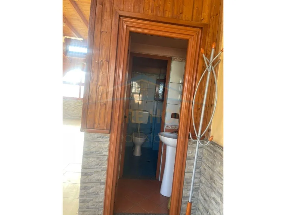 Durres, jepet me qera bar-kafe Kati 2, 70 m² 500 € (Stadiumi, Durres)