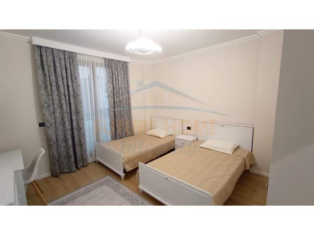 Tirane, jepet me qera apartament 3+1+BLK Kati 2, 146 m² 1.700 Euro (rruga e vilave)