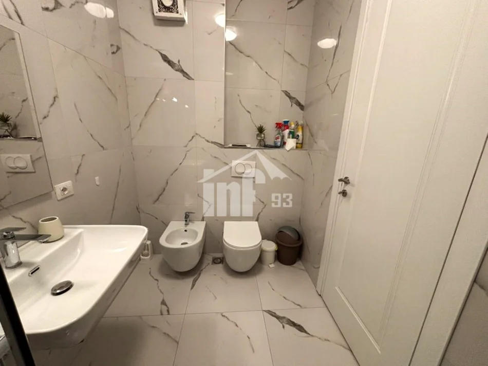 Tirane, jepet me qera apartament 1+1 Kati 3, 76 m² 900 € (NË RRUGËN E “KOSOVARËVE”)