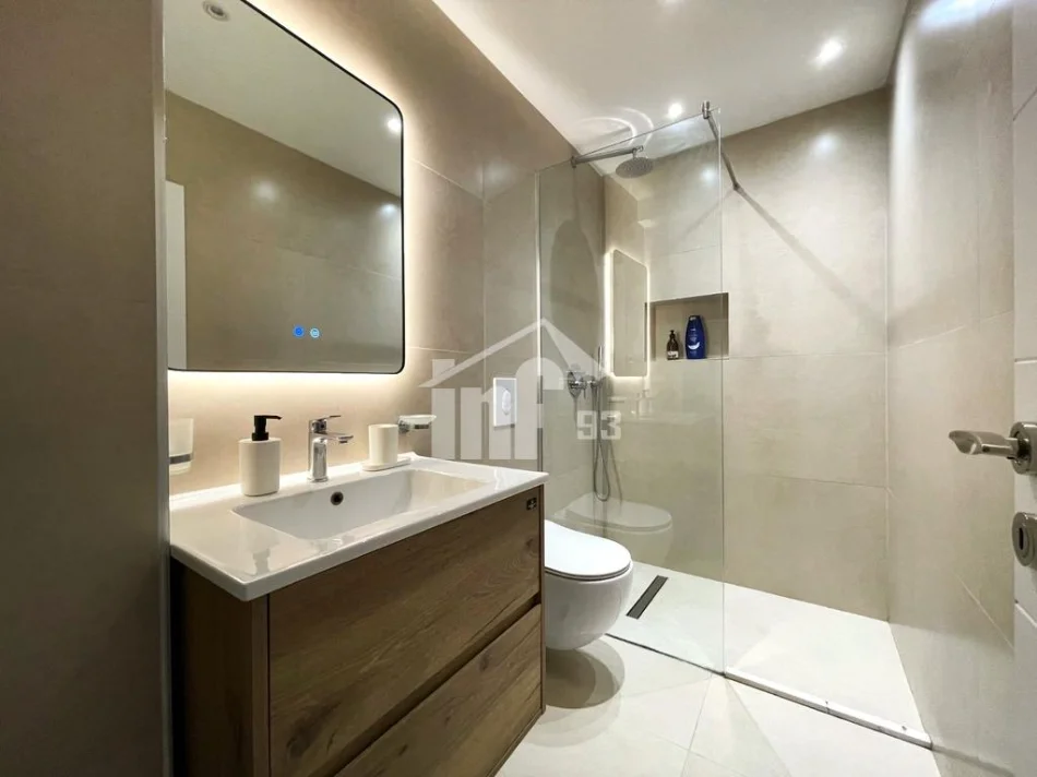 Tirane, jepet me qera apartament 2+1 Kati 4, 80 m² 1.000 € (TEK “MYSLYM SHYRI”)