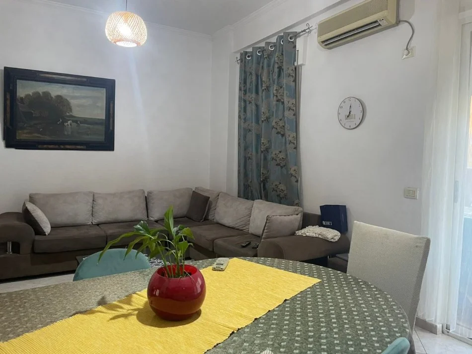 Tirane, jepet me qera apartament 2+1 Kati 2, 93 m² 500 € (rruga Bill Klinton)