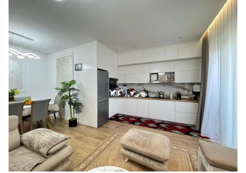 Tirane, jepet me qera apartament 1+1+Ballkon Kati 3, 70 m² 600 € 