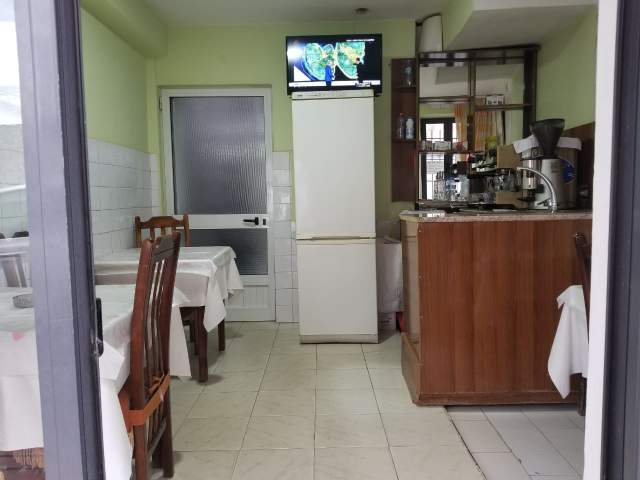Elbasan, jepet me qera dyqan 12 m² 25.000 Leke
