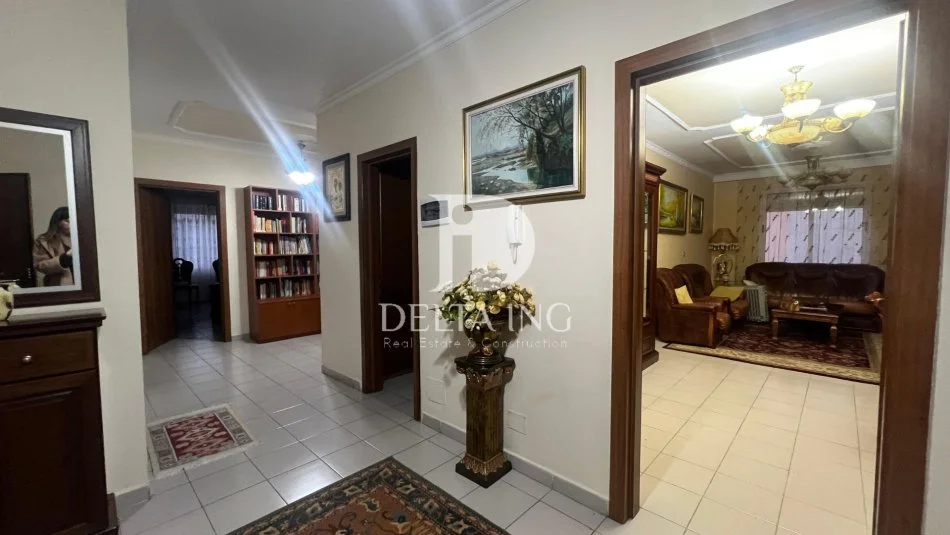 Tirane, shitet 3+1 Kati 4, 144 m² 289.000 € (Komuna Parisit)