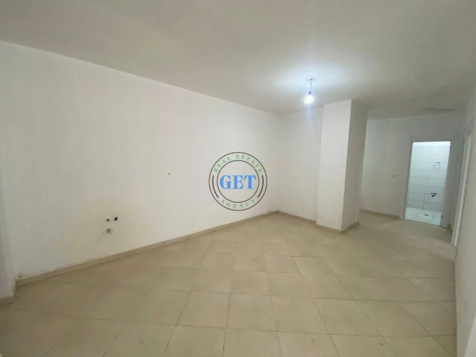 Shitet, Apartament 2+1+Depo, Stacioni i Trenit, Durres.