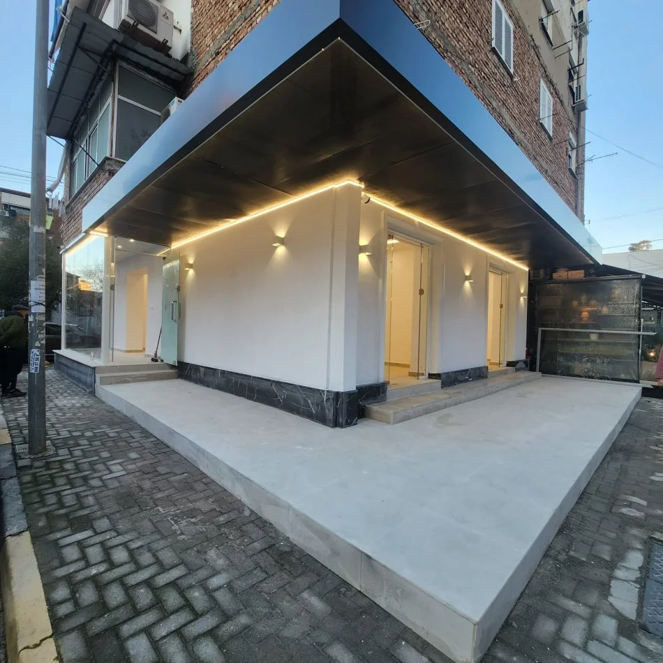 Tirane, shes dyqan Kati 0, 40 m² 257.000 € (Rruga e Kavajes)