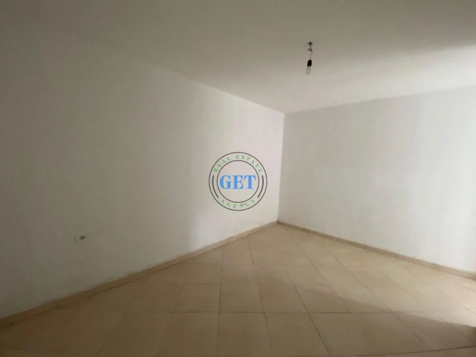 Shitet, Apartament 2+1+Depo, Stacioni i Trenit, Durres.