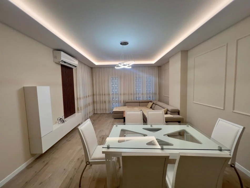 Tirane, jepet me qera apartament 2+1+Ballkon Kati 4, 101 m² 600 € (Rruga 5 Maji)