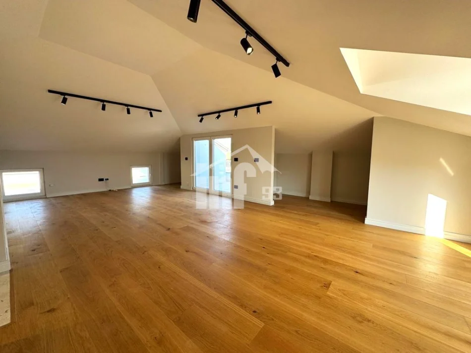 Tirane, jepet me qera Vile Vile 2 Katshe , 570 m² 5.000 € (NË MULLET)