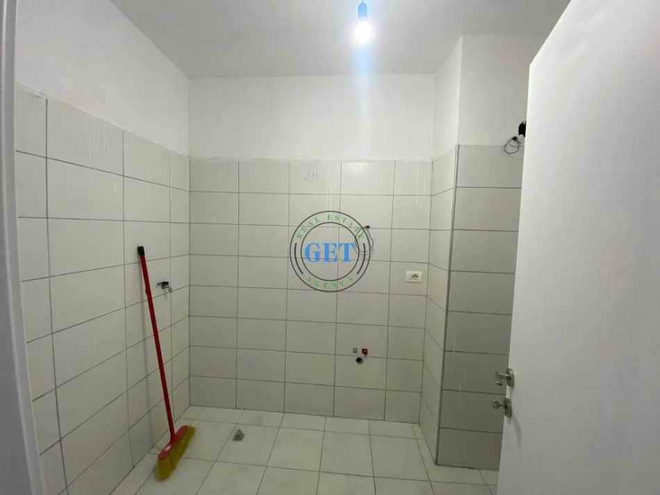 Shitet, Apartament 2+1+Depo, Stacioni i Trenit, Durres.