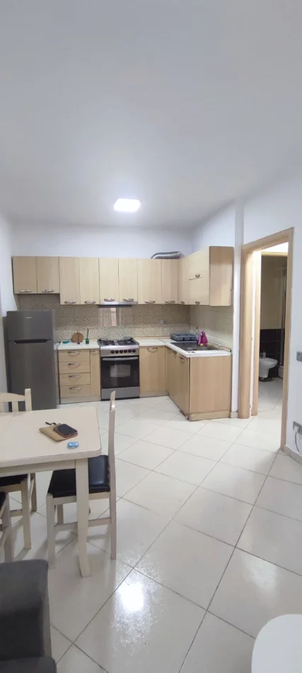 Tirane, jepet me qera apartament 1+1 Kati 4, 60 m² 430 € (Rruga e Dibres)