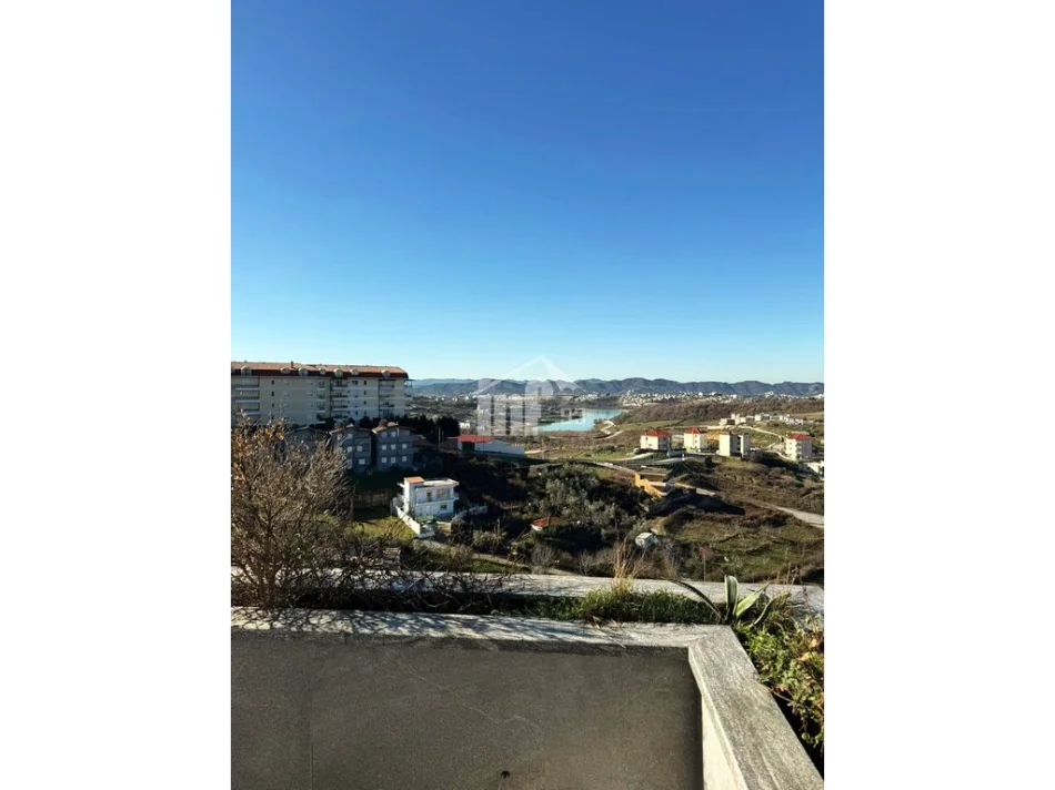 Tirane, shitet apartament 3+1 , 263 m² 340.000 € (PRANË LIQENIT TË FARKËS)