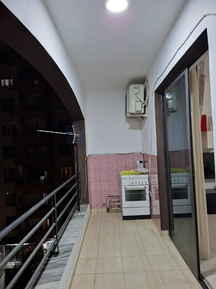 Tirane, jepet me qera apartament 2+1 Kati 4, 450 € (Bulevardi Migjeni, ngjitur me grand galery)