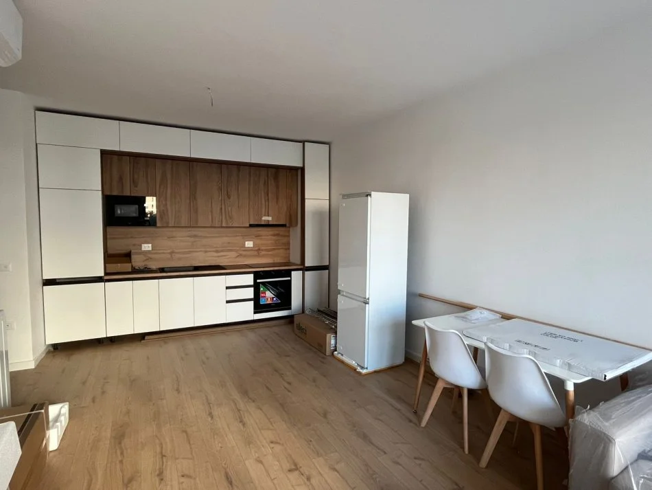 Tirane, jepet me qera apartament 1+1+Ballkon Kati 5, 62 m² 650 € (Trio Tower Residence, Don Bosko)