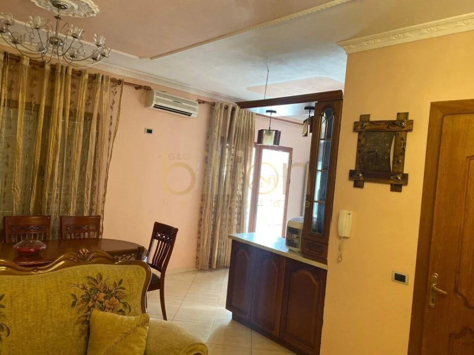 Tirane, jepet me qera apartament 2+1+Ballkon Kati 2, 120 m² 500 € (rruga hajredin kumbaro, Tirana, Albania)