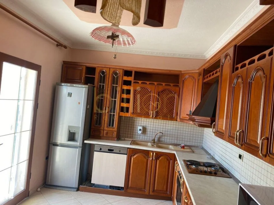 Tirane, jepet me qera apartament 2+1+Ballkon Kati 2, 120 m² 500 € (rruga hajredin kumbaro, Tirana, Albania)