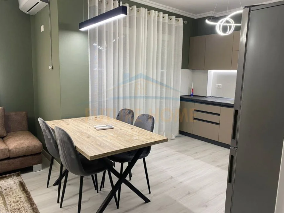 Tirane, jepet me qera apartament 1+1 , 450 € (Don Bosko)