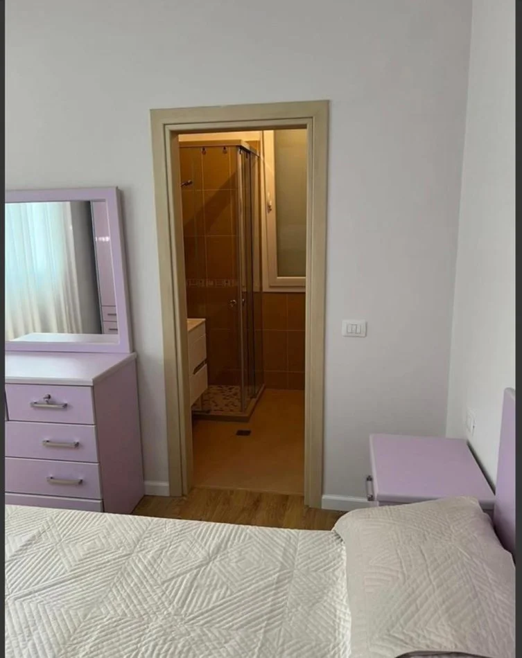 Tirane, jepet me qera apartament 2+1+Ballkon Kati 2, 100 m² 800 € 