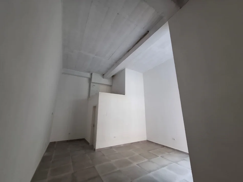 Tirane, jepet me qera ambjent biznesi Kati 0, 54 m² 600 € (Rruga e Durresit)