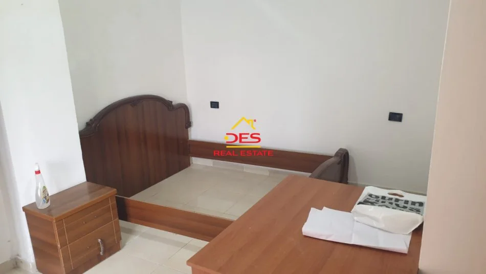 Vlore, jepet me qera shtepi 2+1+Ballkon Kati 0, 85 m² 300 € (Rruga Sadik Zotaj)