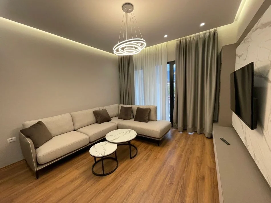 Tirane, jepet me qera apartament 2+1 Kati 6, 100 m² 800 € (Rruga e Dibres)