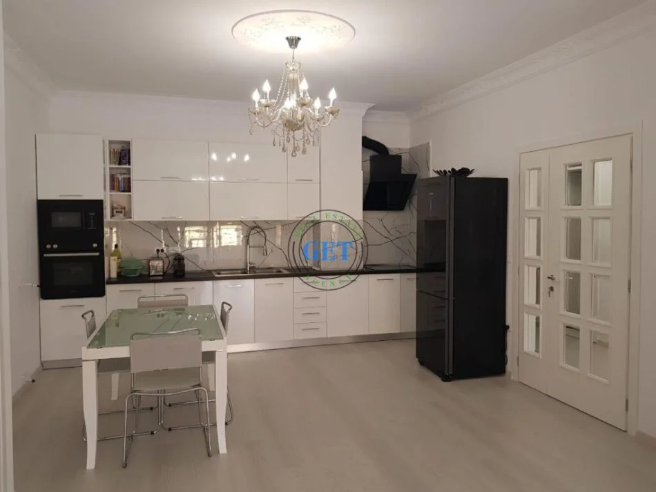 Durres, shes apartament 3+1 Kati 1, 161 m² 210.000 € (Qender, Durres)