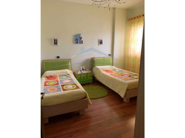 Durres, shitet apartament 2+1 125 m² 115.000 Euro (Gjykata, Durrës)