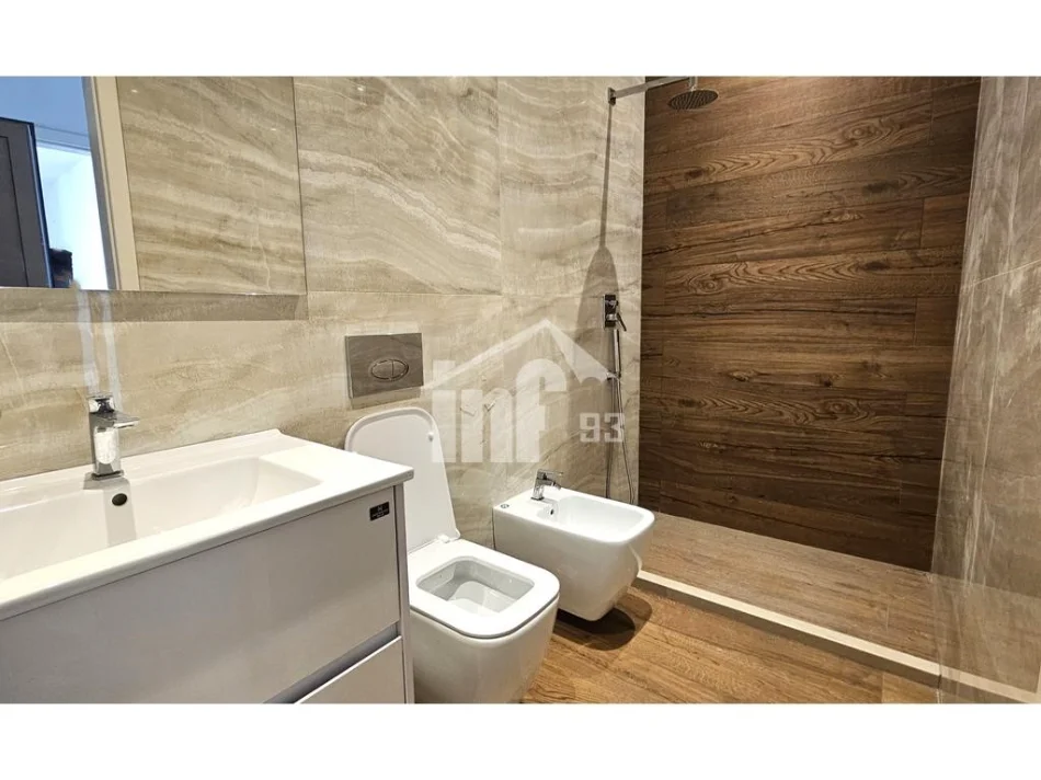 Tirane, jepet me qera zyre Kati 5, 110 m² 850 € (BULEVARDI “ZHAN D'ARK”, PRANË GJYKATËS SË APELIT)