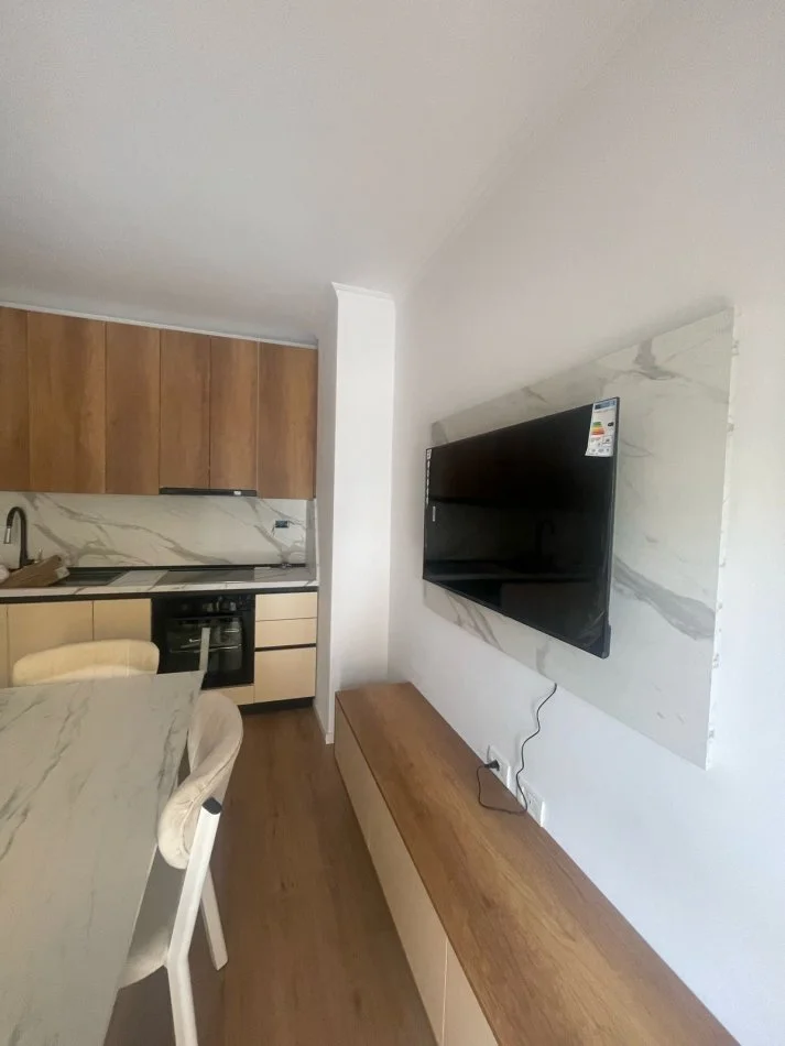 Tirane, jepet me qera apartament 1+1 Kati 2, 50 m² 600 € (Rr Mine Peza)