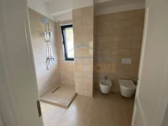 Durres, jepet me qera apartament 3+1+BLK Kati 3, 140 m² 900 Euro (Vollga)