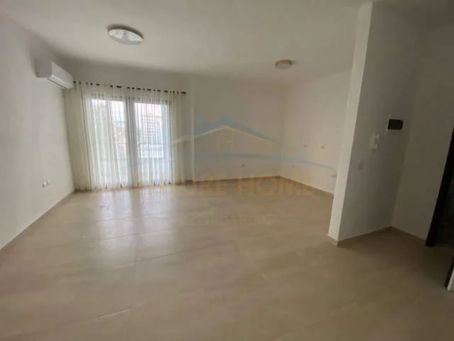 Durres, jepet me qera apartament 3+1+BLK Kati 3, 140 m² 900 Euro (Vollga)