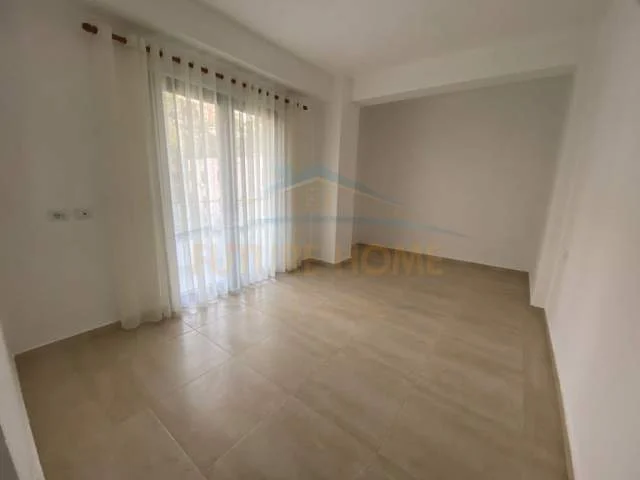 Durres, jepet me qera apartament 3+1+BLK Kati 3, 140 m² 900 Euro (Vollga)