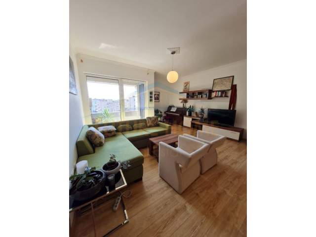 Tirane, jepet me qera apartament 2+1+BLK Kati 5, 125 m² 700 Euro (Rruga e Bogdaneve)