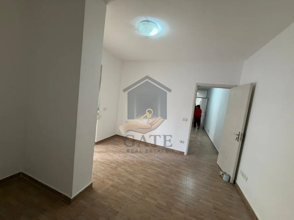 Durres, shitet apartament 2+1 Kati 5, 116 m² 137.000 € (Ish Rajoni)