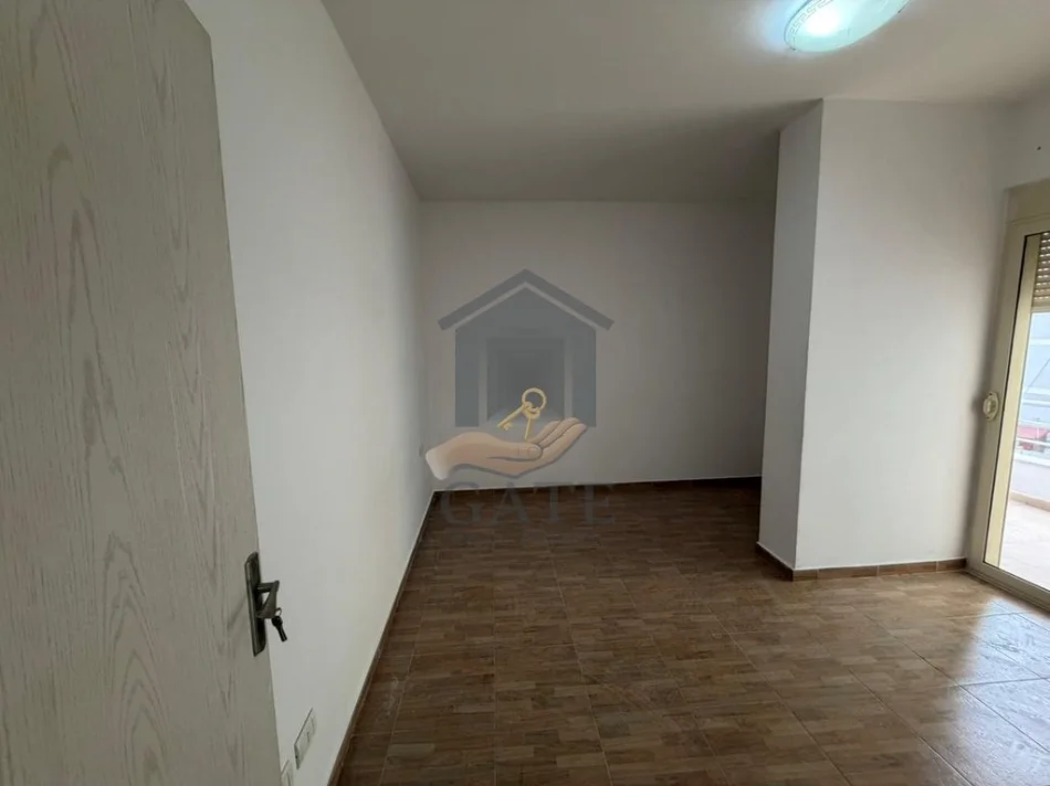 Durres, shitet apartament 2+1 Kati 5, 116 m² 137.000 € (Ish Rajoni)